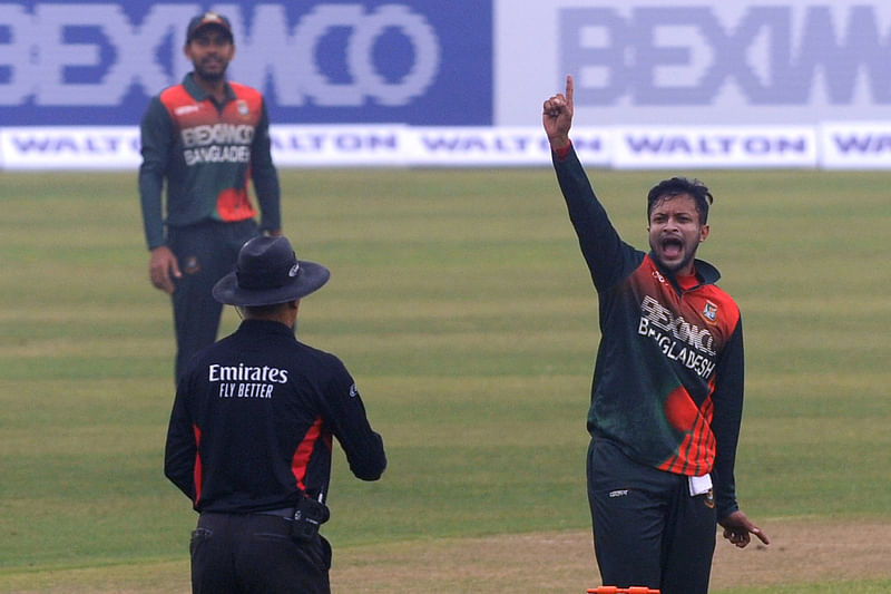 উইকেটের সহায়তায় দুর্দান্ত বল করেছেন সাকিব