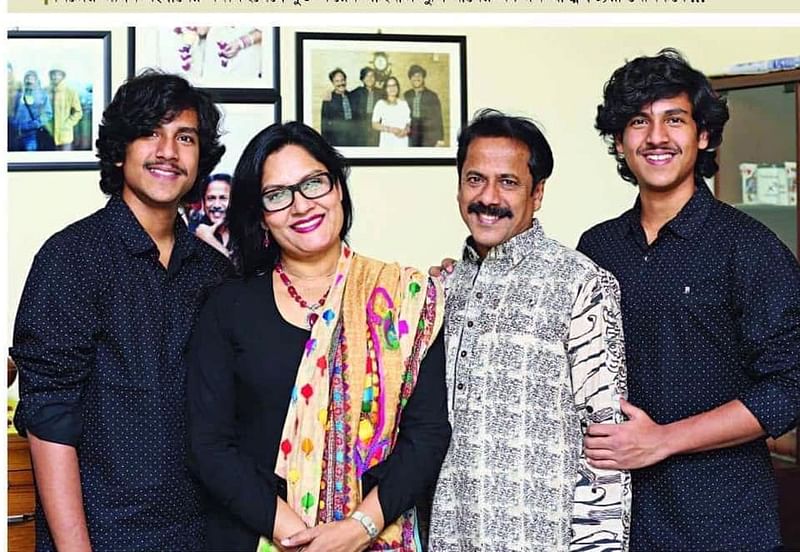 দুই ছেলে দিব্য জ্যোতি ও সৌম্য জ্যোতির সঙ্গে শাহনাজ খুশি ও বৃন্দাবন দাস। ছবি : সংগৃহীত