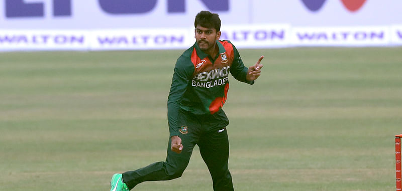 ওয়ানডে বোলারদের র্যাঙ্কিংয়ে শীর্ষ পাঁচের মধ্যে উঠে এসেছেন মেহেদী হাসান মিরাজ