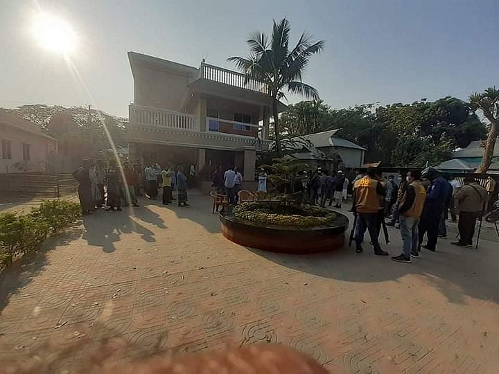 গতকাল শনিবার স্বাস্থ্যসচিবের বাড়িতে হামলার ঘটনা ঘটে