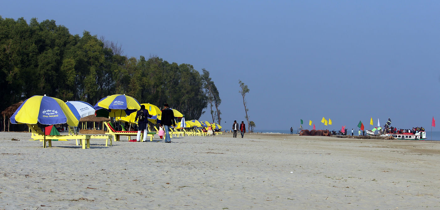 মনপুরা দখিনা হাওয়া সৈকত