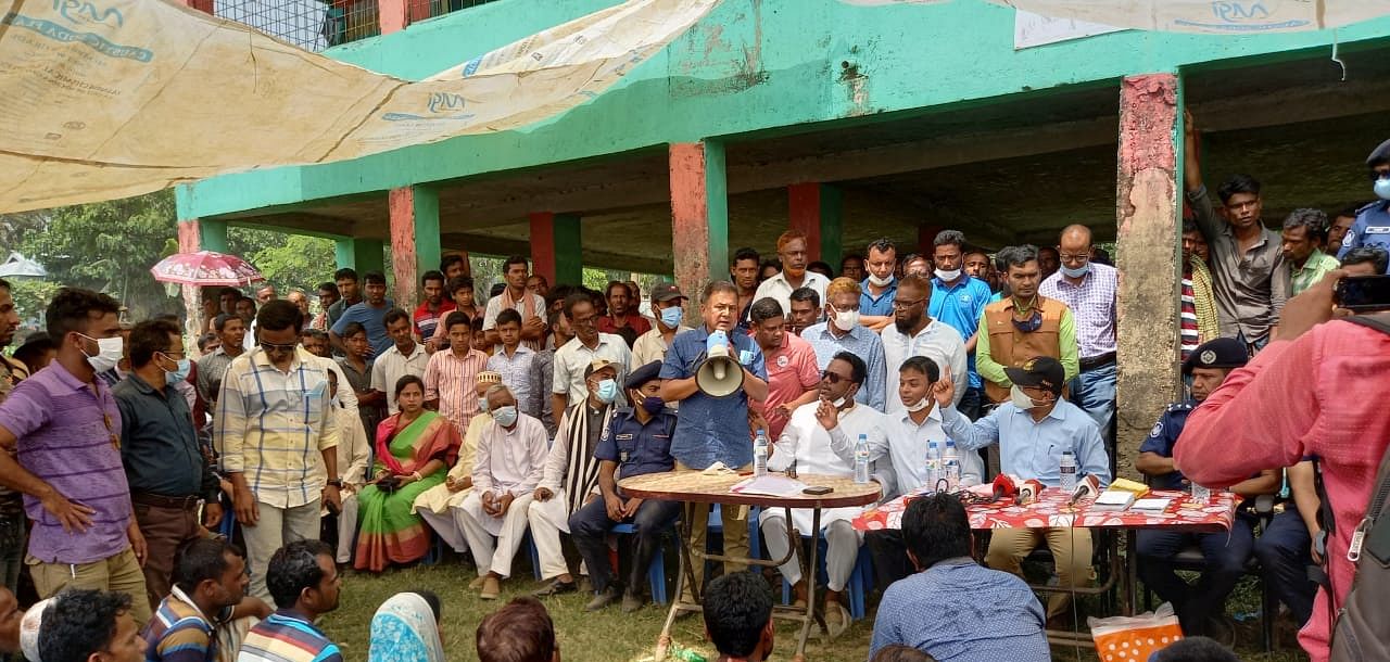 সিলেটের বিভাগী কমিশনার ও পুলিশের ডিআইজিসহ ঊর্ধ্বতন সরকারি কর্মকর্তারা শুক্রবার দুপুরে নোয়াগাঁও যান। তাঁরা ক্ষতিগ্রস্ত পরিবারগুলোর সঙ্গে কথা বলেন