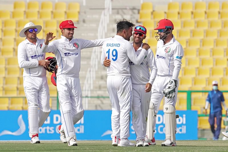 আফগানিস্তানের লেগ স্পিনার রশিদ খান চতুর্থবারের মতো টেস্টে ইনিংসে ৫ উইকেট নিয়েছেন।