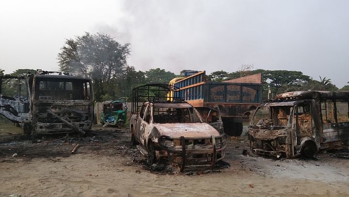 রোববার হেফাজতের হরতাল চলাকালে ব্রাহ্মণবাড়িয়ার বিশ্বরোড মোড়ে খাঁটিহাতা হাইওয়ে থানার সবকিছু পুড়িয়ে দেওয়া হয়