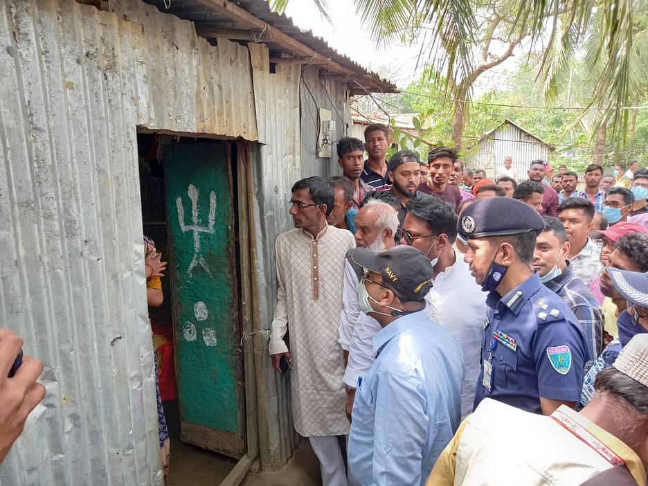সিলেটের বিভাগী কমিশনার ও পুলিশের ডিআইজিসহ ঊর্ধ্বতন সরকারি কর্মকর্তারা শুক্রবার দুপুরে নোয়াগাঁওয়ে ক্ষতিগ্রস্থ পরিবারগুলোর বাড়িতে যান