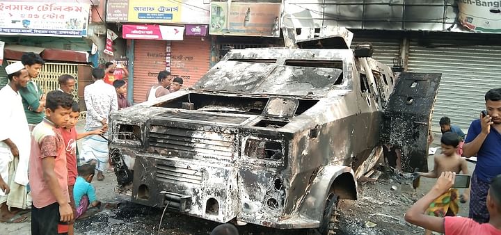 রোববার হেফাজতের হরতাল চলাকালে ব্রাহ্মণবাড়িয়ার বিশ্বরোড মোড়ে খাঁটিহাতা হাইওয়ে থানার সবকিছু পুড়িয়ে দেওয়া হয়। থানার সামনে পোড়া সাঁজোয়া যান (এপিসি)