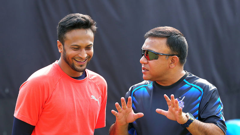 সাকিব আল হাসান ও খালেদ মাহমুদ