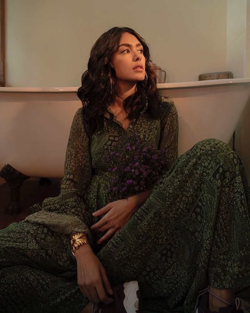 ম্রুণাল ঠাকুর