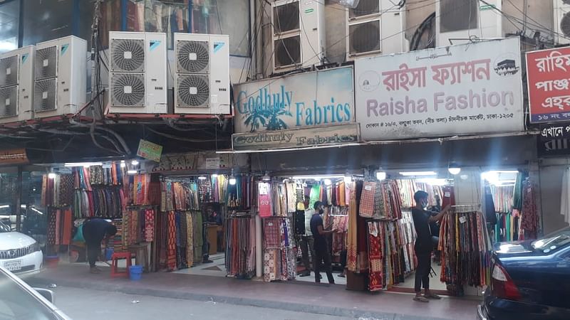 চাঁদনীচকে খুলেছে দোকানপাট।