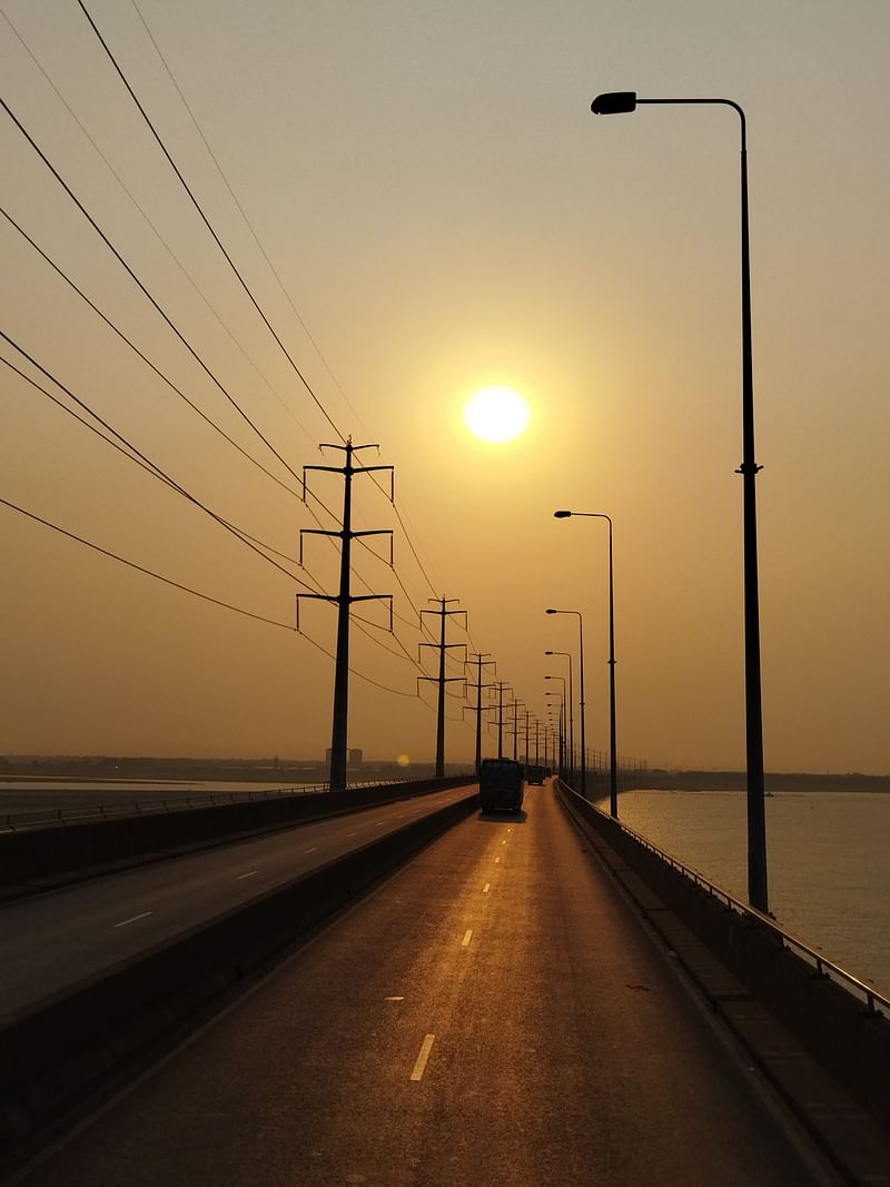 পদ্মা সেতুতে ৩০ দিনে টোল আদায় ৭৬ কোটি টাকা বঙ্গবন্ধু সেতু