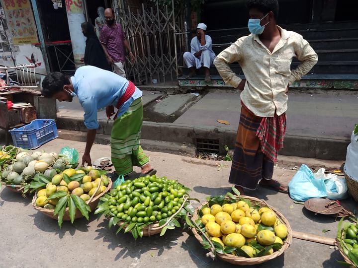 বিক্রি হচ্ছে আম