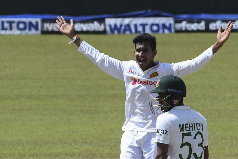 অভিষেকে কমপক্ষে ১০ উইকেট পাওয়ার অনন্য কীর্তি প্রাভিন জয়াবিক্রমার।