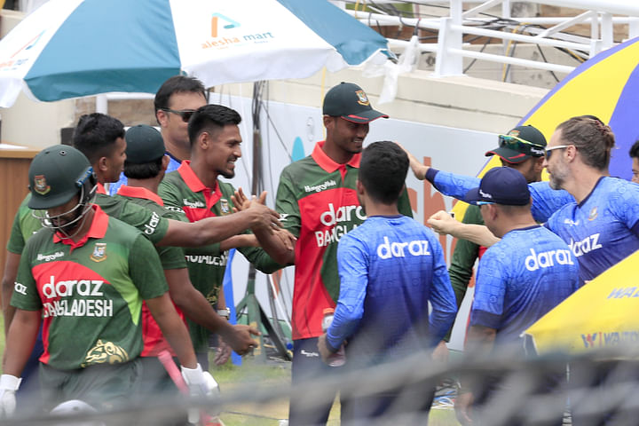 অভিষেক হচ্ছে শরীফুল ইসলামের।