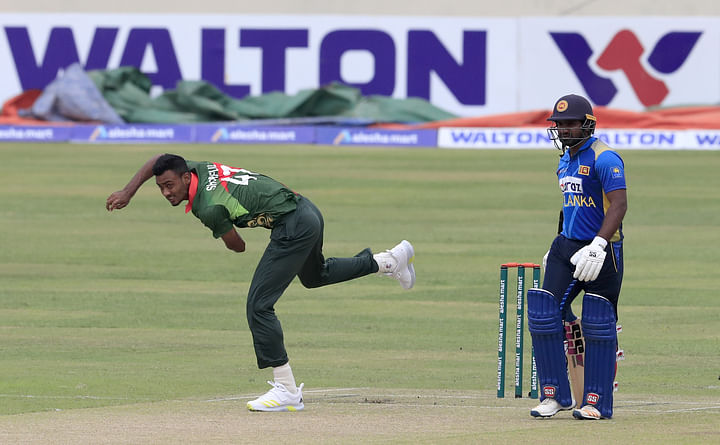 পাওয়ার প্লের পর বোলিংয়ে ফিরে শুরুটা ভালো করেন শরীফুল।
