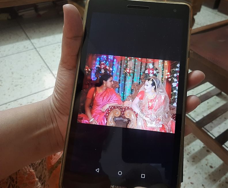 রয়ে গেছে শুধু ছবি।