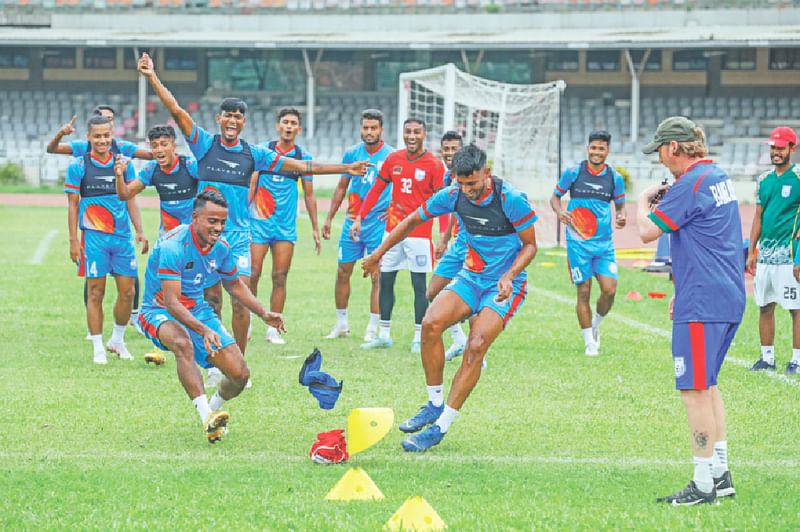 The episode of speed increase by dividing the players into two teams. Coach Jamie Day himself laughed at the players. A few days ago in practice at Bangabandhu Stadium