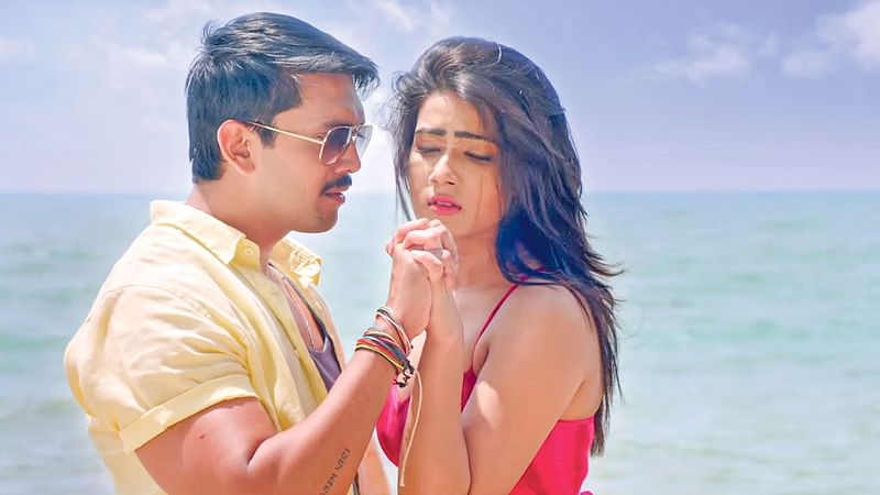 ঢাকা অ্যাটাক ছবিতে আরিফিন শুভ ও মাহিয়া মাহি