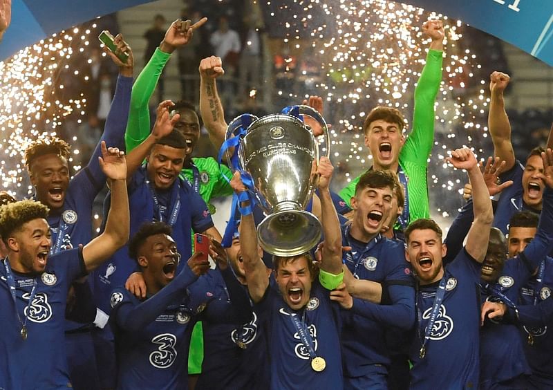 Celebrating Chelsea players with the Champions League trophy last night.