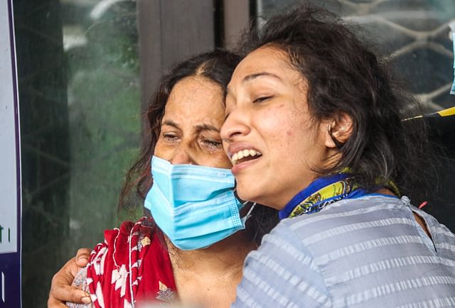 করোনায় স্বজন হারানোদের কান্না