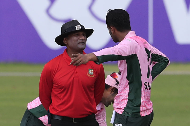 মুশফিকুর রহিমের বিরুদ্ধে আবেদনে সাড়া দেননি আম্পায়ার।