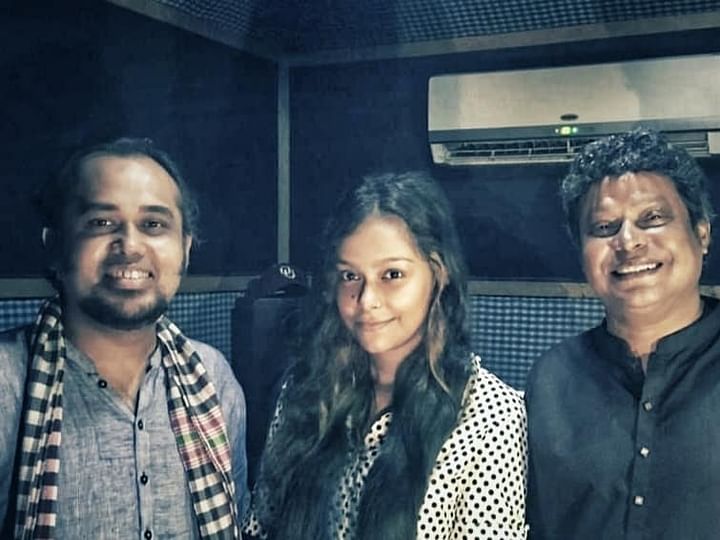 স্টুডিওতে গান রেকর্ডিংয়ের ফাঁকে জয় শাহরিয়ার, প্রেরণা ও কবির বকুল