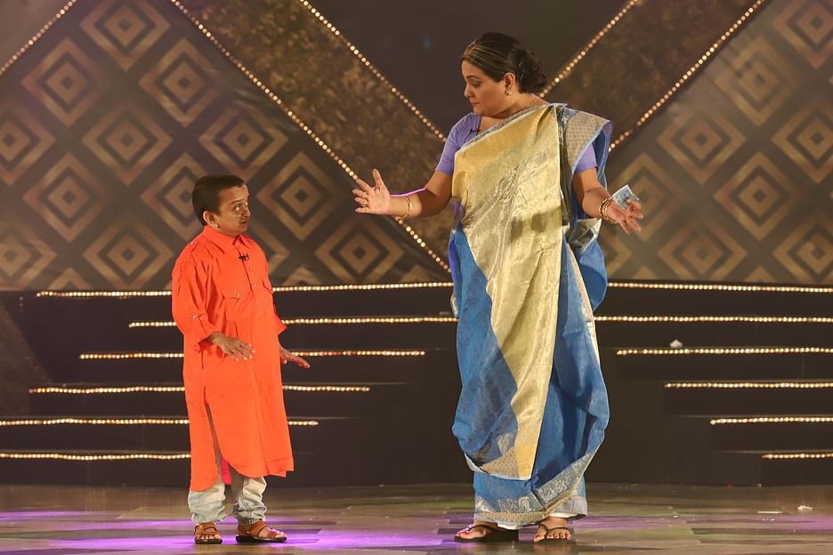 নিপু ১৯৯২ সালে ক্লাস ফাইভে পড়ার সময় থেকে ‘ইত্যাদি’ অনুষ্ঠানের নিয়মিত অভিনয়শিল্পী