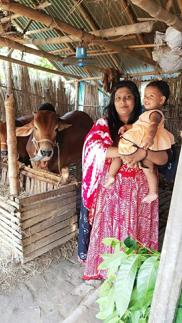 নাটোরের আয়েশা মীম এর মধ্যেই ১৬ লাখ টাকার বেশি কোরবানির গরু-ছাগল বিক্রি করেছেন।