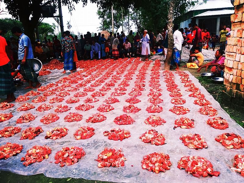 কোরবানির পশুর মাংস কাটাকাটি করতে গিয়ে অনেকে অসাবধানে হাত কেটে ফেলতে পারে।