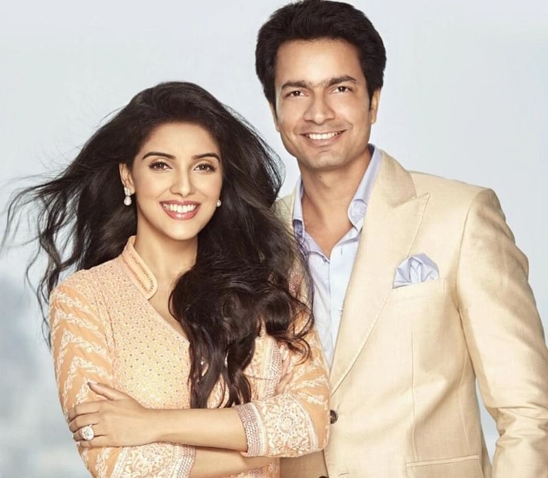 রাহুল শর্মার সঙ্গে গাঁটছড়া বেঁধেছেন অসিন