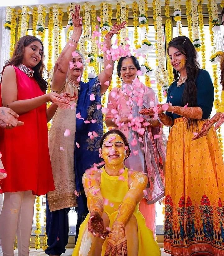 দিশার গায়েহলুদের পর ব্রাইডাল শাওয়ারের একটি ছবি