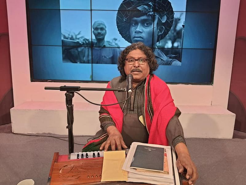 ১৯৭১ সালে মহান মুক্তিযুদ্ধে তিনি যোগ দেন স্বাধীন বাংলা বেতার কেন্দ্রে