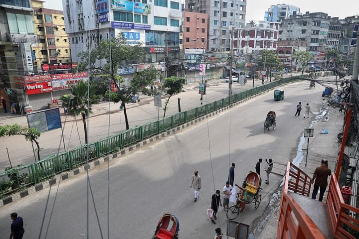 ঈদের দিন বিকেলে সড়কের চিত্র। বাংলামোটর, ঢাকা, ২১ জুলাই।