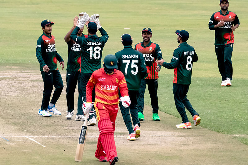 সাইফউদ্দিনের বলে আউট মারুমানি, জিম্বাবুয়ের উইকেট পতনের শুরু সেখানেই