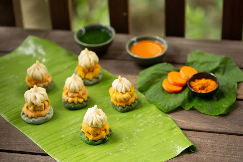 চাররঙা চিকেন মোমো