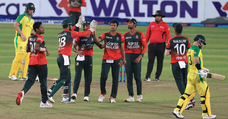সাকিবদের সামনে অসহায় ছিল অস্ট্রেলিয়া