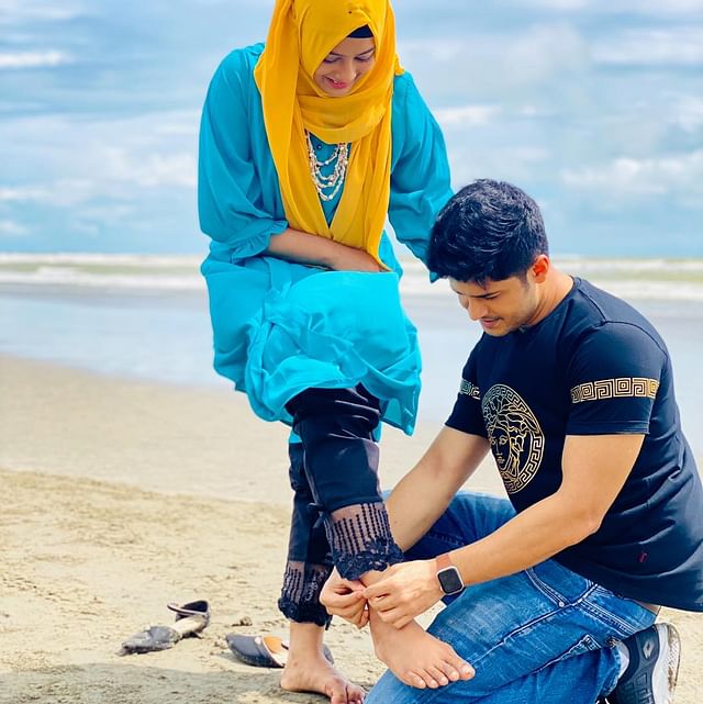 বিধিনিষেধ শিথিল হওয়ায় স্ত্রীকে নিয়ে সম্প্রতি কক্সবাজারে হানিমুনে গিয়েছিলেন এই অভিনেতা