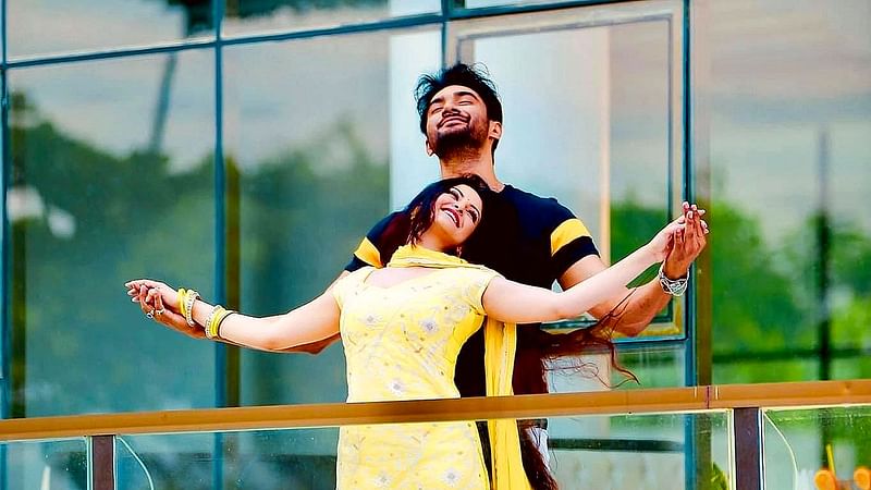 ‘মুখোশ’ সিনেমার গানের শুটিংয়ে পরীমনি এবং রোশান