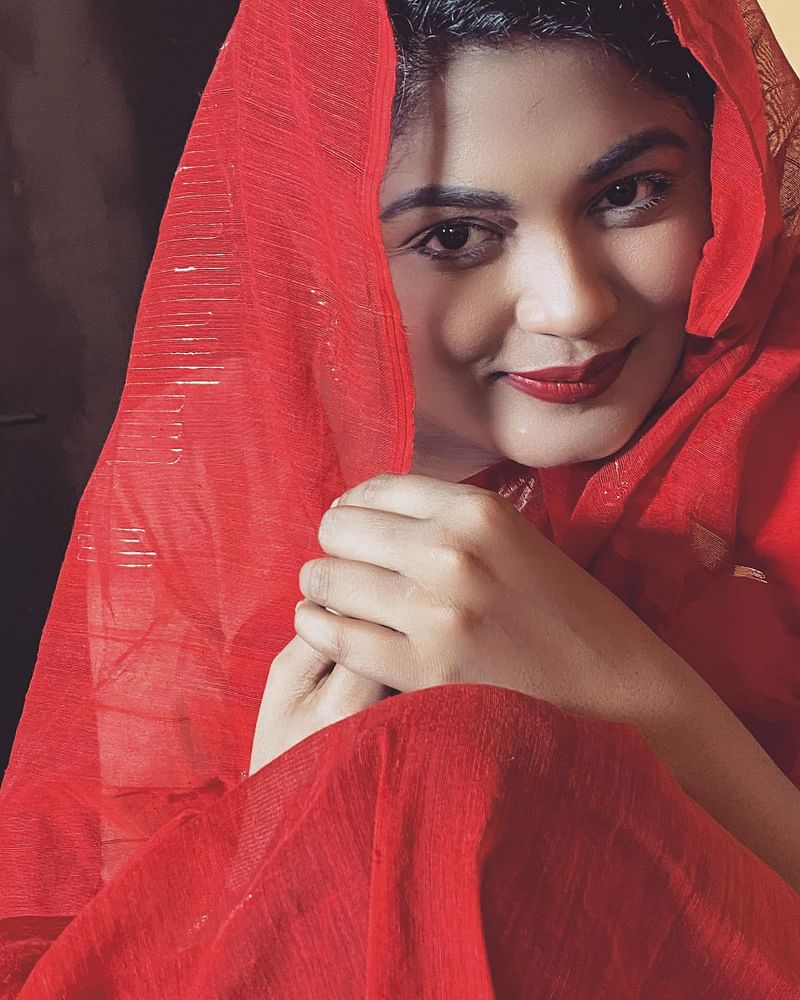 ১৬ আগস্ট একটি পছন্দের ছবি ফেসবুকে পোস্ট করেছিলেন।