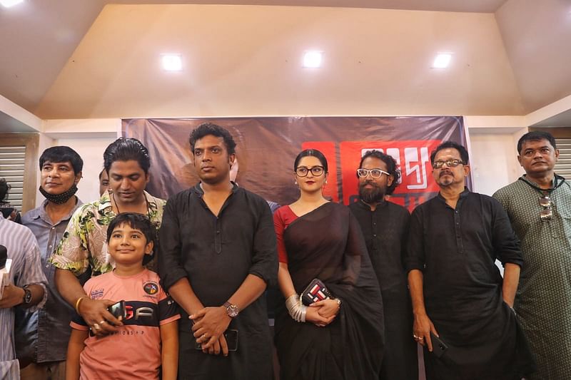 প্রীতিলতার সংবাদ সম্মেলনে ছবির নির্মাতা ও অভিনয়শিল্পীরা