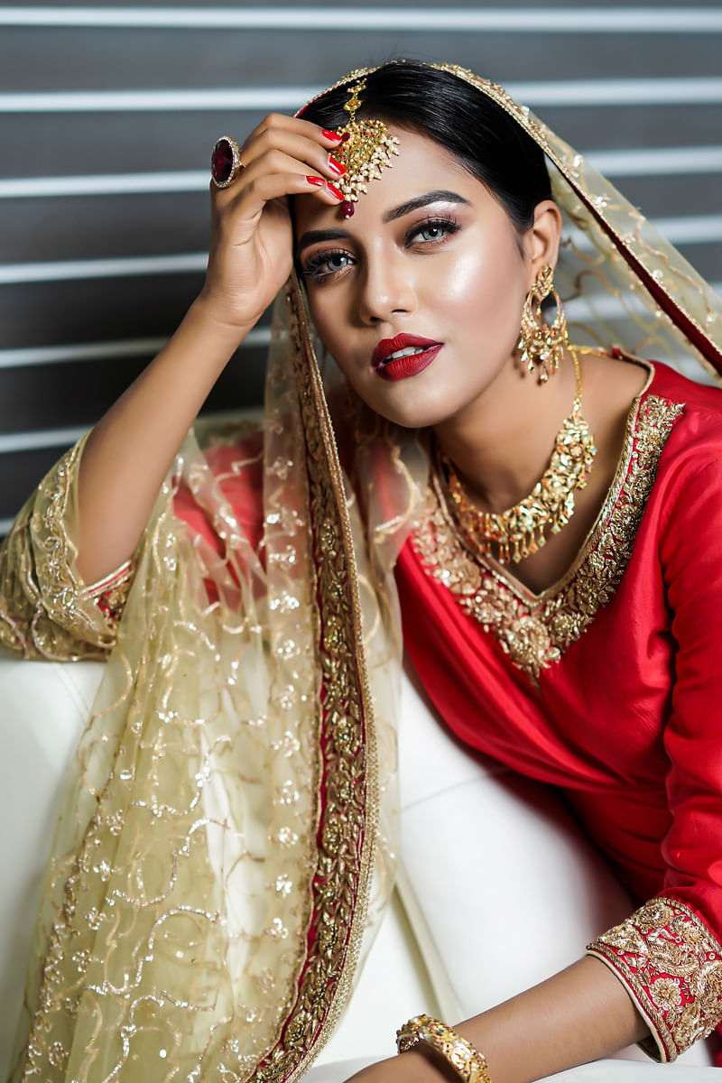 এই বৌ সাজে সময় লেগেছে মাত্র ৪৫ মিনিট