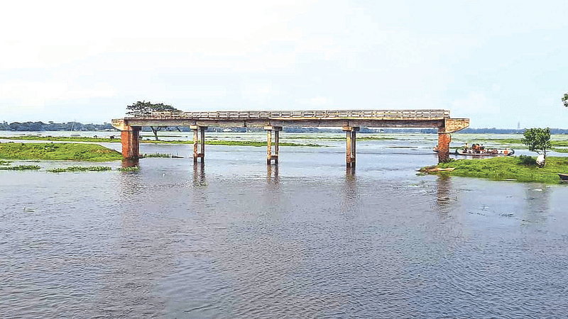 ব্রাহ্মণবাড়িয়ায় ভেঙে পড়ার আগে ২২ বছরেও ব্যবহৃত না হওয়া সেতু