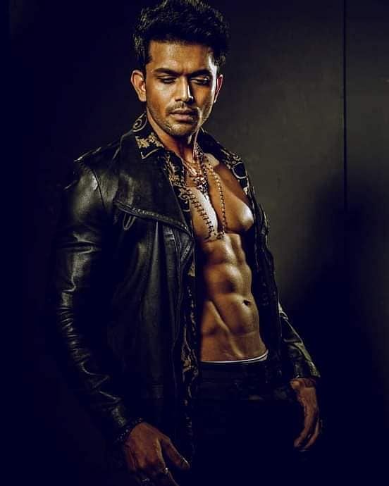 ২০১৮ সালের নভেম্বরের শেষ দিকে ‘মিশন এক্সট্রিম’ ছবির প্রাথমিক প্রস্তুতি শেষ করে সিদ্ধান্ত নেন, দেহগড়ন ভেঙে নতুন আকারে নিজেকে তৈরি করবেন। শুরু হলো জিমে দীর্ঘ প্রশিক্ষণ।