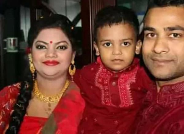 স্ত্রী ও সন্তানের সঙ্গে সাইদুর। দুবাইয়ে যাওয়ার জন্য ভিসার কাজ চলছিল সাইদুরের