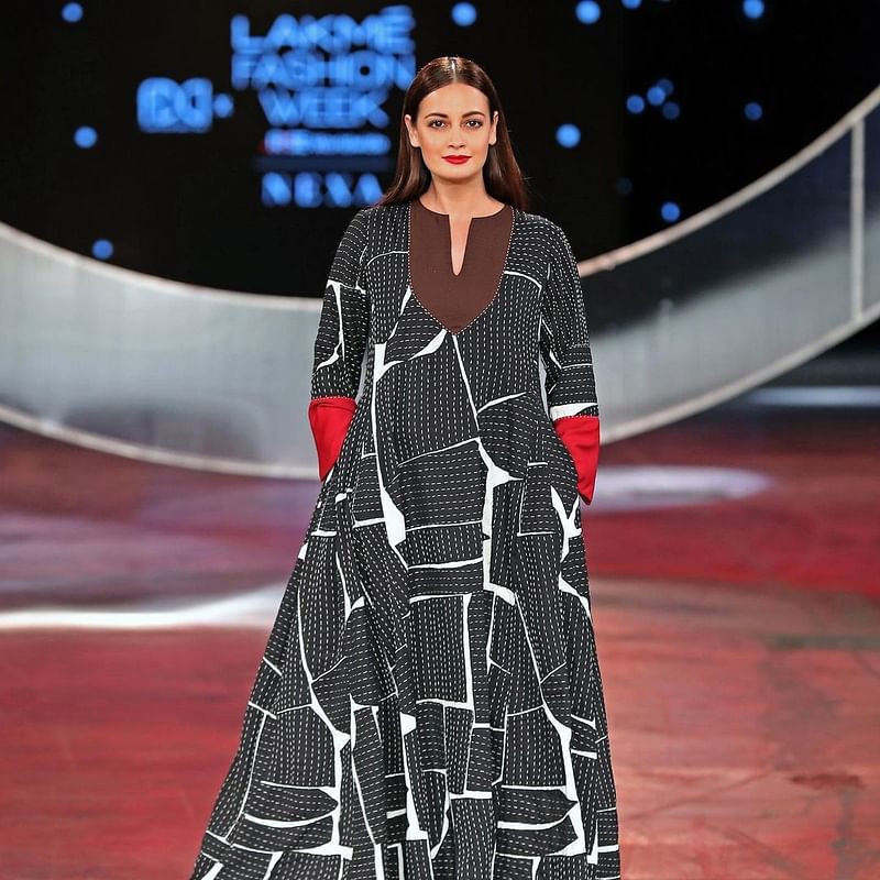ল্যাকমের মঞ্চে দিয়া মির্জা