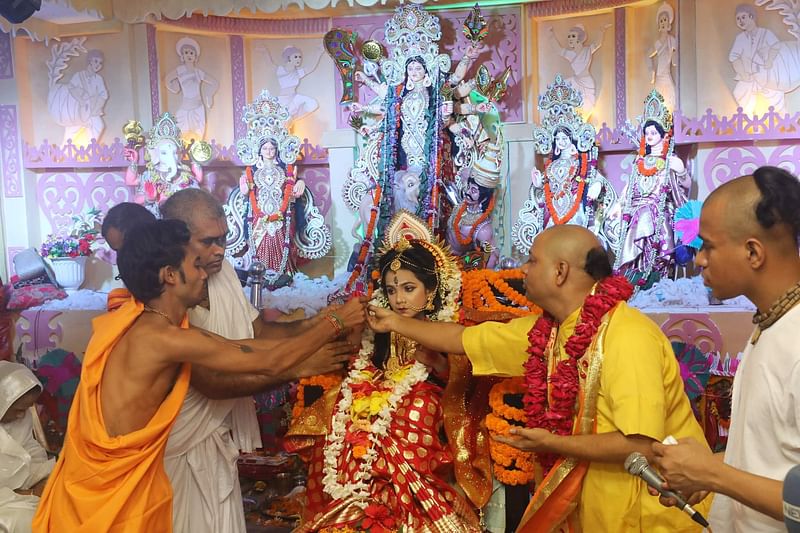 চট্টগ্রাম নগরের পাথরঘাটা শান্তনেশ্বরী মাতৃমন্দিরে কুমারীপূজা অনুষ্ঠিত হয়