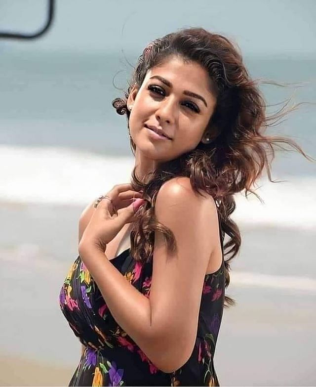 নয়নতারার হাতে অনেকগুলো সিনেমার কাজ। পরপর ছবি থাকার কারণে শাহরুখের ছবির জন্য সামনে সময় বের করা সম্ভব হবে না।