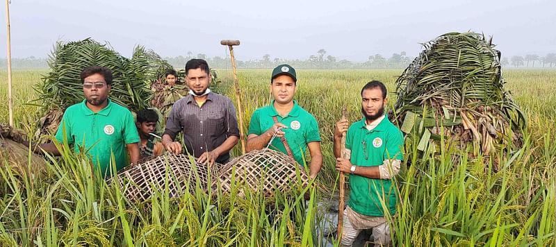 সিংড়ার শালিখা এলাকায় পরিবেশকর্মীরা যৌথ অভিযান চালিয়ে পাখি ধরার ফাঁদ (কিল্লাঘর) ধ্বংস করে। মঙ্গলবার সকালে