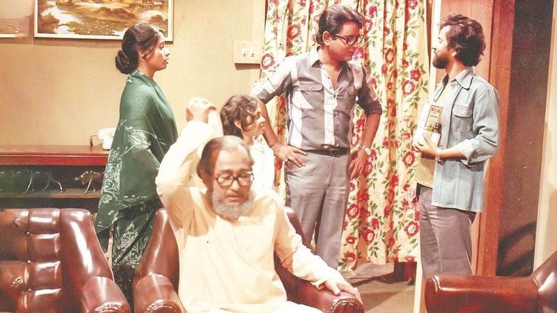 এইসব দিনরাত্রি নাটকের একটি দৃশ্য