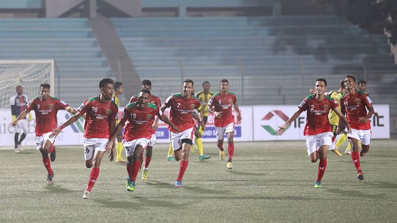 প্রথমে এগিয়ে গিয়েছিল সেনাবাহিনী