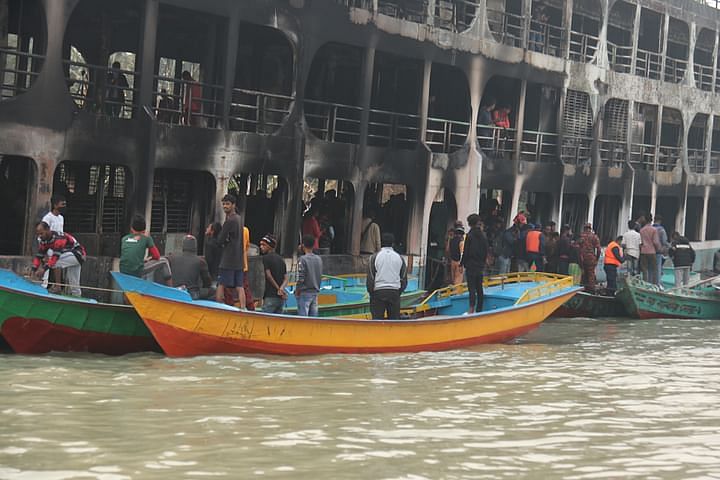 এমভি অভিযান-১০ লঞ্চে ভয়াবহ অগ্নিকাণ্ডের ঘটনায় মৃতের সংখ্যা দাঁড়িয়েছে ৪৭